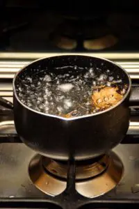 Casserole d’eau bouillante
