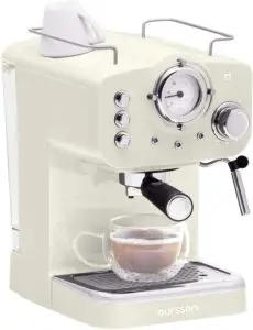 Vue de côté de la Machine à café expresso et cappuccino Oursson