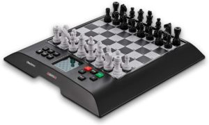 Vue de profil du Millennium Chess Genius